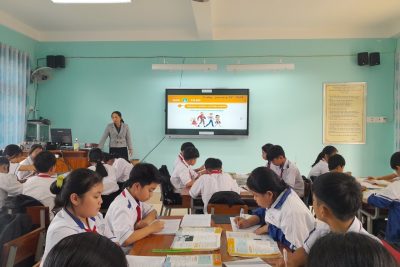 TỔ NGOẠI NGỮ SINH HOẠT CHUYÊN MÔN THEO NCBH – ỨNG DỤNG CNTT TRONG DẠY HỌC.